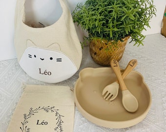 COFFRET LÉO : Ensemble assiette silicone et couverts, bavoir et pochette personnalisée