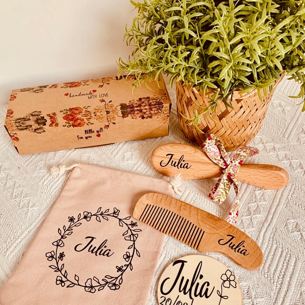 Coffret JULIA : Brosse et peigne en bois bébé personnalisés