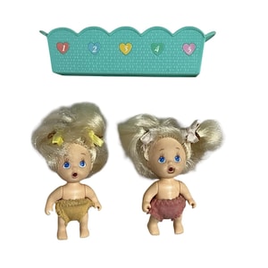 Tyco Quints Dolls Drink and Wet Magic Diapers Lot of 2 and Hamper Vintage 1990&#39;s