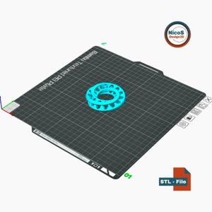 Zu sehen: türkiser 3D-Entwurf eines Möbius-Ring-Fidgets auf einem karierten Druckbett. Beispielansicht zum digitalen STL-Modell.