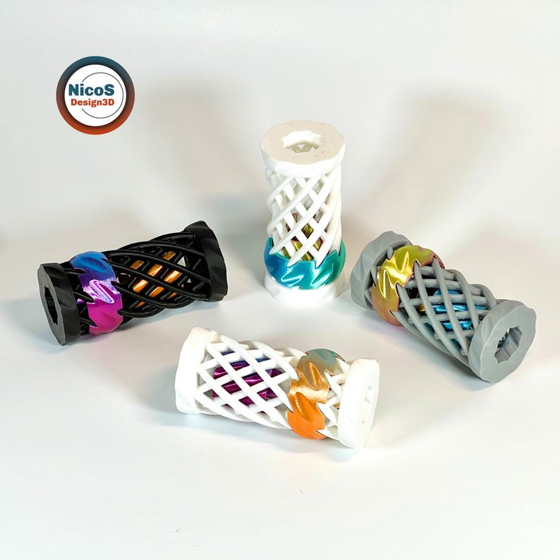 Mehrere Doppelschrauben-Fidgets in liegender und stehender Position. Die digitalen STL-Dateien ermöglichen verschiedene Farbkombinationen für Körper und Schraubelemente.
