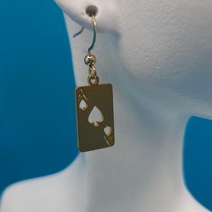 Pendientes Gold Ace of Spades, latón crudo, ganchos franceses chapados en oro de 18k, joyería Boho, regalo para ella, pendientes de oro simples,