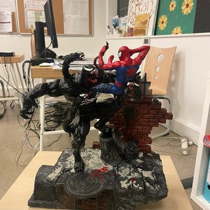Venom Vs Spider Man Figure