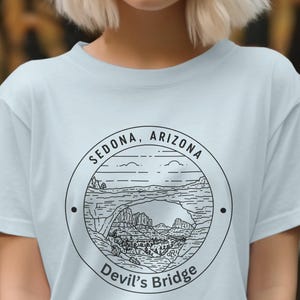 Sedona Arizona T-Shirt: Devil&#39;s Bridge Hiking Souvenir