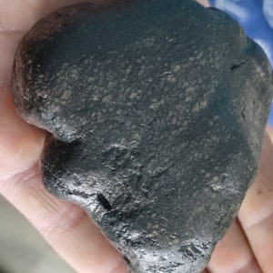 Excellent achondrite-basalt meteorite for research, weighing approximately 1 kg +/- 1.5