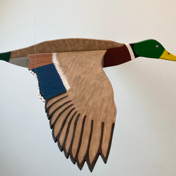 Mobile en bois articulé Canard colvert. Idéal cadeau de naissance/chambre bébé ou salon. Fait entièrement à la main.