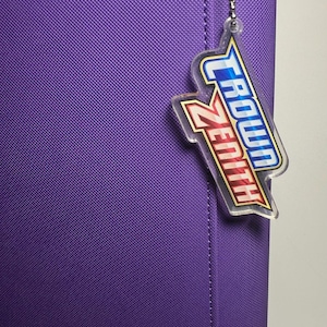 Pokémon Crown Zenith - Nyckelring med pärm