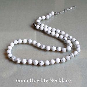 Howlite Halskette 18 Zoll • 6 mm Hand geknotete weiße Handwerker Edelstein Perlen • Minimalistischer Howlite Schmuck • Geschenk für Sie, Mutter oder Frau • SD25