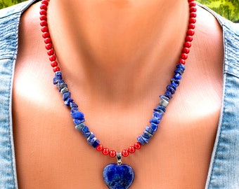 Collar con colgante de corazón de lapislázuli y coral para mujer • Joyería de piedras rojas y azules • Collar de cuentas redondas y crudas • SD30