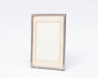 Art Deco silver-plated frame / silver-plated brass, curved glass, 10x15 cm, Art Deco / Historicism style,  square ornamentation (26-0033)