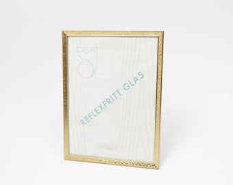 Marco de fotos para mesa o pared: 18 x 24 cm, bronce latón, cristal reflectante/antirreflectante, diseño gráfico sencillo (26-0022)