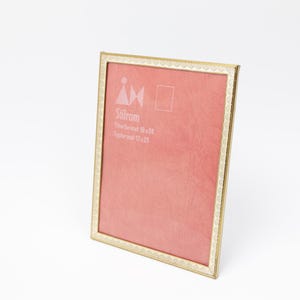 Elegant style frame made of bronze/brass, curved glass, 18x24cm with beautiful heart-shaped ornaments - Jyden Bronce Danish Design