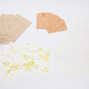 20x mieszanka papierów vintage - 5x przywieszki bagażowe, 5x worki na płace, 5x faktura odsetkowa, 5x ręcznie drukowany papier wzorzysty, kolaż papeterii (24-0046)
