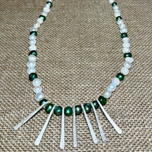 Green and white freshwater pearl necklace with silver drops. E6