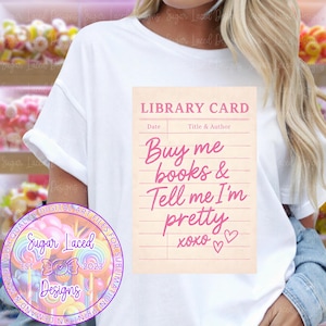 図書館カード「Buy Me Books」PNGデザイン、読書好きPNG、図書館カードシャツ昇華デザイン、デジタルダウンロード