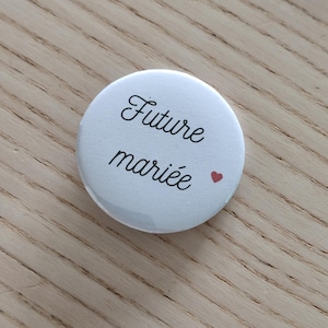 Wedding badge, bride-to-be badge, groom-to-be badge, bridesmaid badge, evjf badge, evg badge, personalized badge