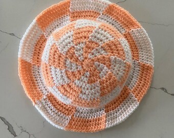 Patrón de sombrero de cubo de ganchillo a cuadros
