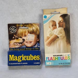 Vintage GE Magicubes Sylvania M3B Flashbulbs Lot Camera Flash Cubes Bulbs
