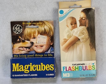 Vintage GE Magicubes Sylvania M3B Flashbulbs Lot Camera Flash Cubes Bulbs