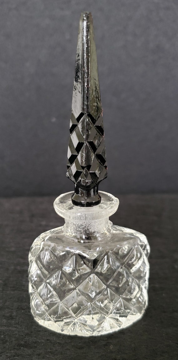 Set of 3 small perfume bottles on round tray - image 6