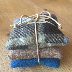 Duftkissentrio aus original Harris Tweed,handgemacht und gefüllt mit Zirbenflocken und Rhönschafwolle Bild 4