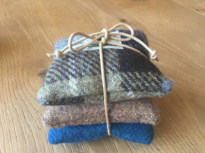 Duftkissentrio aus original Harris Tweed,handgemacht und gefüllt mit Zirbenflocken und Rhönschafwolle Bild 4