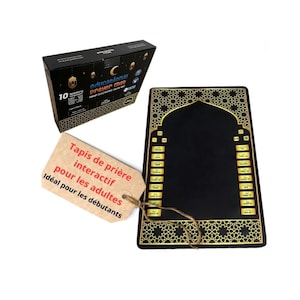 Può includere: Tappeto da preghiera nero con dettagli dorati e scrittura araba. Il tappeto ha un design ad arco decorativo ed è etichettato "Educational Prayer Mat".
