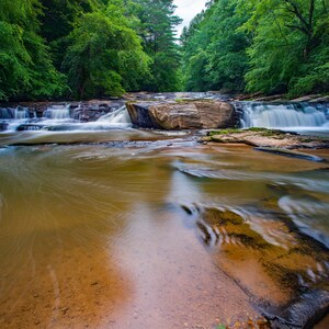 Carter Falls (unten) Elkin, NC: Papier, Leinwand, Metall, Acryl Fotodruck, Landschaft Wanddeko, Große Wandkunst, Natur Moderne Wandkunst