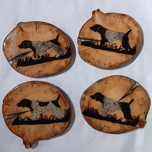 Rustic wood German Shorthaired pointer drink coasters. This is a set of 4 coasters. It is 4 German shorthaired pointer.