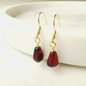 Pendientes de semilla de granada, ideas para disfraces de Perséfone, joyas de mitología griega, dije de semilla de fruta de oro rojo y morado, regalo único para mujer.