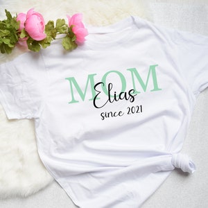Personalized MOM T-Shirt Mom Shirt Short Sleeve Maternity Tshirt Mother&#39;s Day Gift Mom Outfit Surprise Mom Top Baby Name Outfit