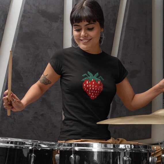 Crochet Art Strawberry Knit look Vintage Retro Cute Fruit Shirt Gift  Indie Clothing Comfort Colors Pixel Knitted Retro look