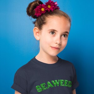Camiseta SEAWEED con letras verdes llamativas Camiseta divertida con gráfico costero / Camiseta para niños pequeños amantes de la playa Camiseta inspirada en la naturaleza Camiseta Seaweed para niños pequeños