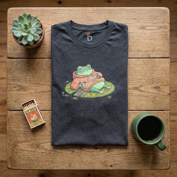 Tired Frog Club Shirt – Funny Frog in Hoodie Coffee Tee – Cozy Lily Pad Graphic – Aesthetic Cottagecore Gift – Gildan 64000