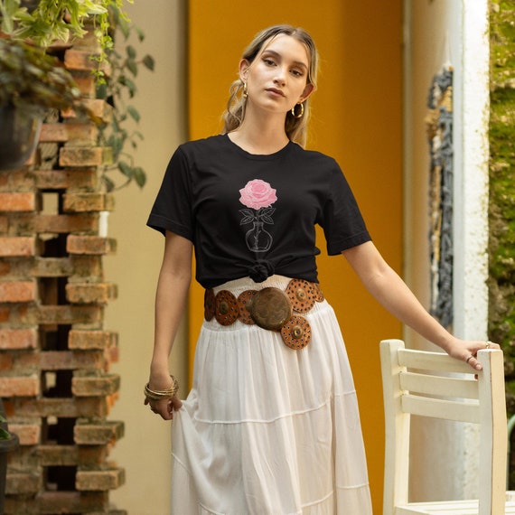 Pink Rose Graphic Tee: Minimalist Floral Print Shirt