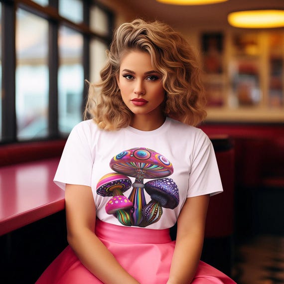 Psychedelic Mushroom T-Shirt: Vibrant 60s Hippie Style