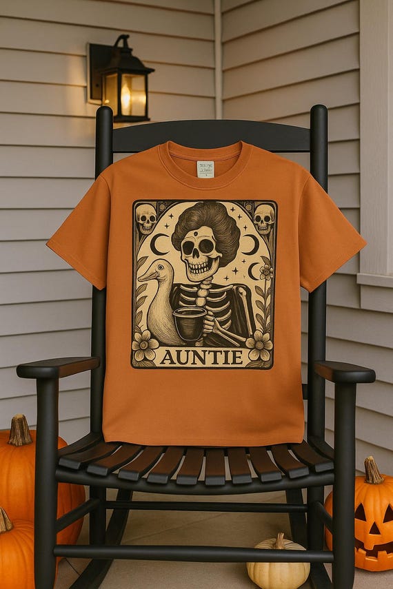 Spooky Auntie Skeleton T-Shirt: Vintage Halloween Graphic Tee