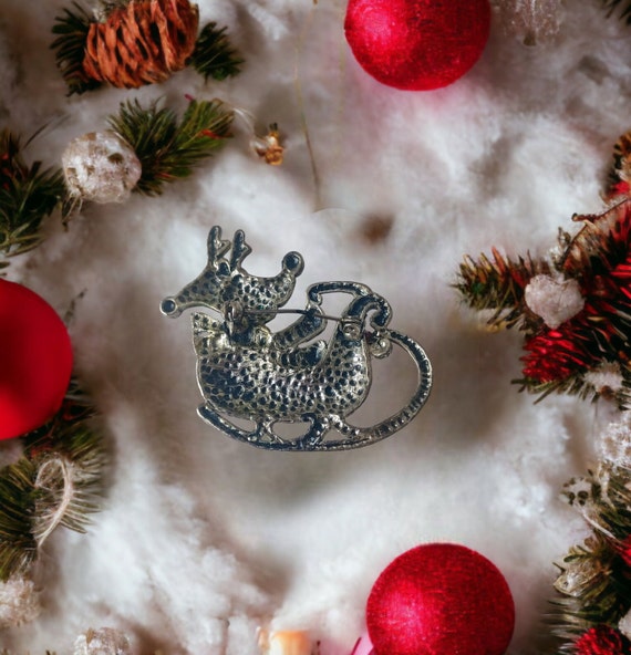 Vintage Christmas 1970's Reindeer Sleigh Pin, Fes… - image 2