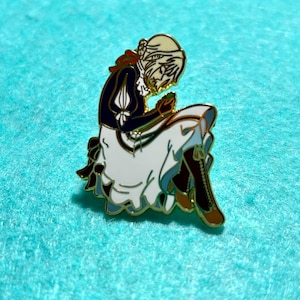 Violet evergarden enamel pin