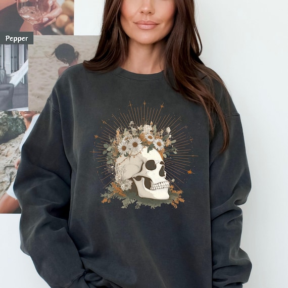 Floral Skull Halloween Shirt, Boho Gothic Skull Tee, Witchy Dark Academia T-Shirt, Spooky Season Gift, Vintage Aesthetic Fall Top