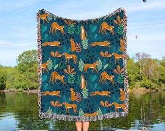 Cheetah Woven Throw Blanket, Safari Animal Decor, Cozy Jungle Home Accent, Nature Lover Gift, Wildlife Pattern Blanket, Tiger Woven Tapestry