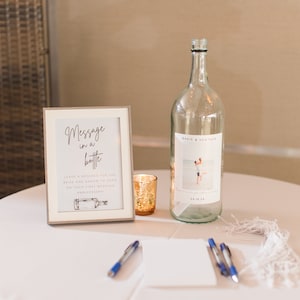Mensaje en un cartel de boda de botella