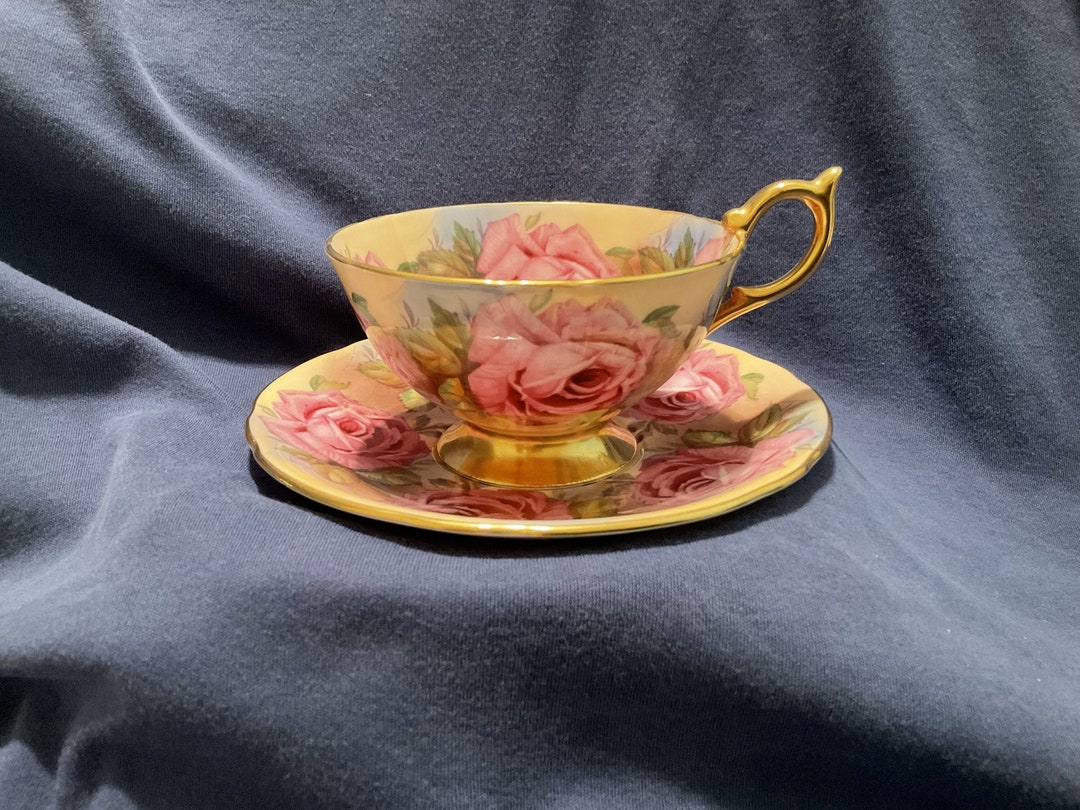 RARE tasse à thé rouge de forme Aynsley Oban à collectionner avec un