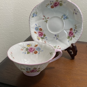 Shelley Bone China Teacup and Saucer - Rose and Red Daisy Pattern