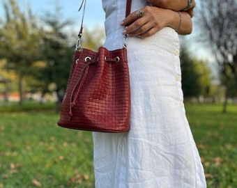 Handmade Women's Leather Bucket Bag| Adjustable Shoulder Strap, Drawstring Closure, Luxury Casual Purse