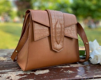 Leather Envelope Crossbody Purse Camel