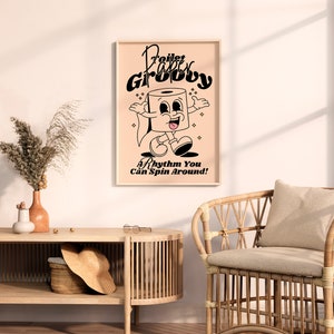 Op de afbeelding: Een poster in retro-stijl met een cartoonfiguur van een toiletpapierrol. De poster heeft de titel "Toilet Paper Groovy" en bevat de tekst "A Rhythm You Can Spin Around!"