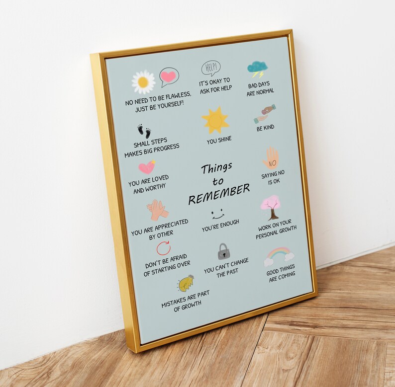 Pu&ograve; includere: Un poster incorniciato di colore azzurro chiaro con una cornice dorata, che presenta un elenco di affermazioni positive e promemoria. Il poster include illustrazioni di fiori, cuori, stelle e altre immagini allegre. Il testo sul poster recita "Things to Remember".