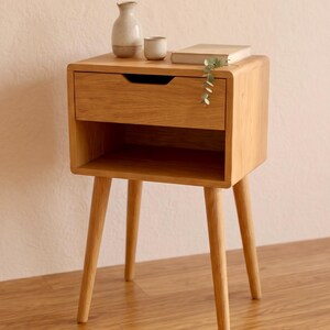 Ladekast met open plank van massief eikenhout | ANDO
