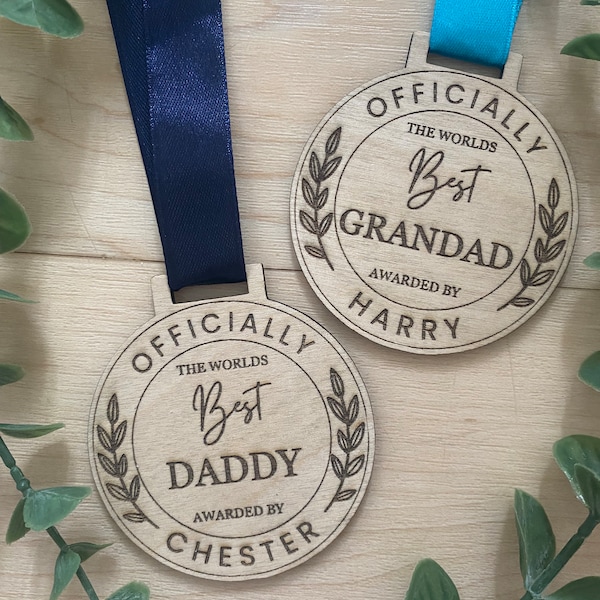 Personalised Father’s Day Keepsake Wooden Medal, Badge Alternative, Best Dad Ever, Gift for Grandad, Grandpa, Gramps, Pops, Daddy, Dada